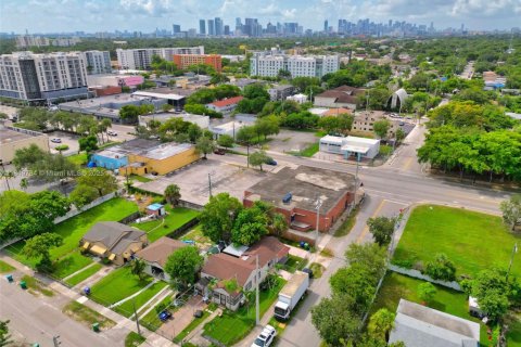 House in Miami, Florida 2 bedrooms, 105.72 sq.m. № 1854921 - photo 30