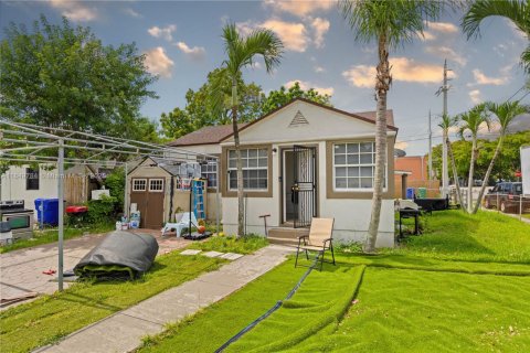 House in Miami, Florida 2 bedrooms, 105.72 sq.m. № 1854921 - photo 1