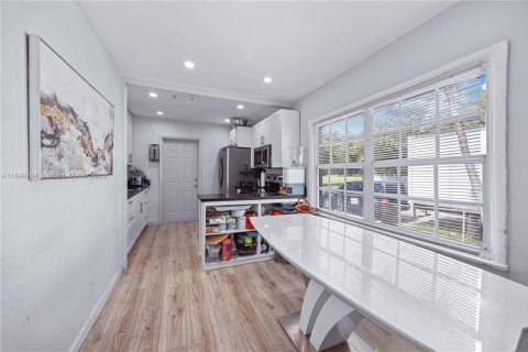 House in Miami, Florida 2 bedrooms, 105.72 sq.m. № 1854921 - photo 8