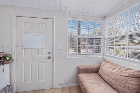 House in Miami, Florida 2 bedrooms, 105.72 sq.m. № 1854921 - photo 5