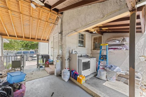 House in Miami, Florida 2 bedrooms, 105.72 sq.m. № 1854921 - photo 23