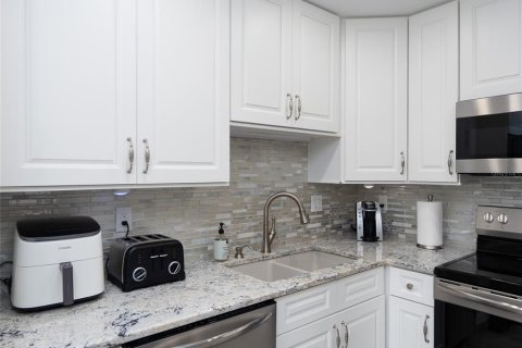 Condo in Bradenton, Florida, 2 bedrooms  № 2142291 - photo 8