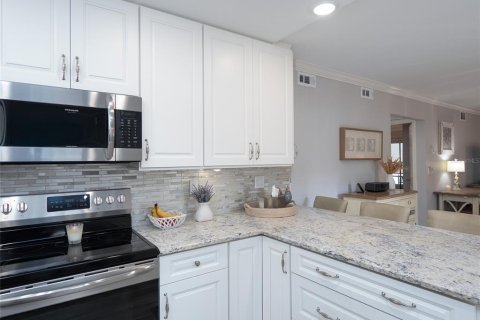Condo in Bradenton, Florida, 2 bedrooms  № 2142291 - photo 10