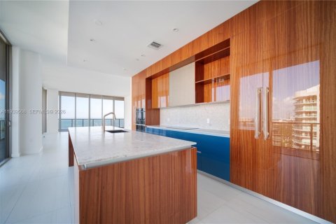 Купить кондоминиум в Майами, Флорида 3 спальни, № 1997589 - фото 22