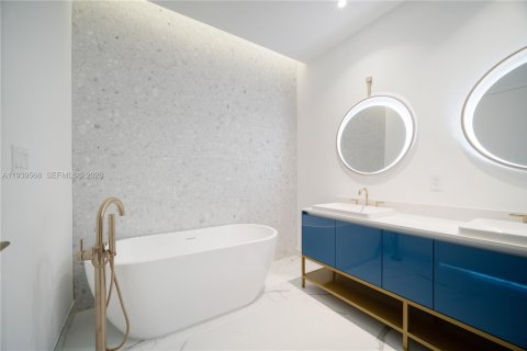 Купить кондоминиум в Майами, Флорида 3 спальни, № 1997589 - фото 16