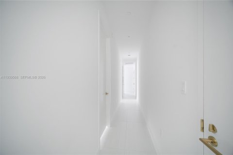 Купить кондоминиум в Майами, Флорида 3 спальни, № 1997589 - фото 8