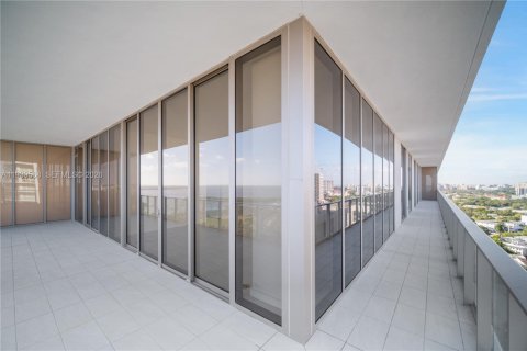 Купить кондоминиум в Майами, Флорида 3 спальни, № 1997589 - фото 27