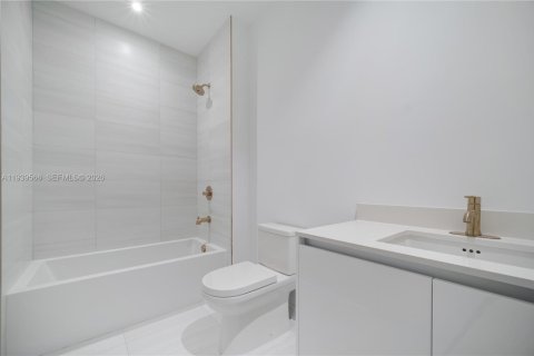 Купить кондоминиум в Майами, Флорида 3 спальни, № 1997589 - фото 30