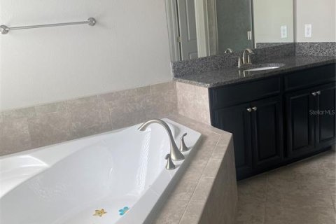 Casa en venta en Land O' Lakes, Florida, 5 dormitorios, 350.52 m2 № 1558109 - foto 10