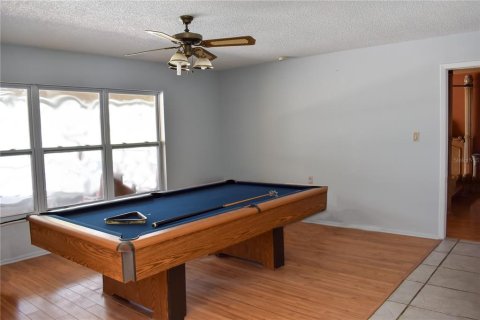 House in New Port Richey, Florida 4 bedrooms, 221.2 sq.m. № 2166103 - photo 9
