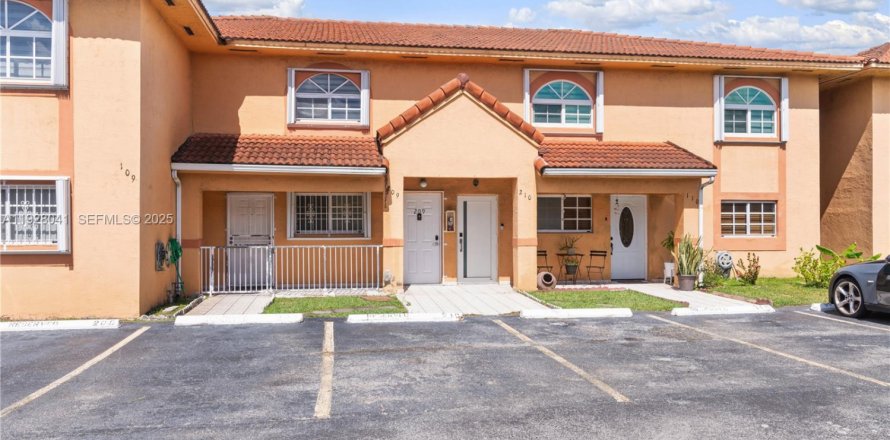 Кондоминиум с 2 спальнями в Хайалиа, Флорида № 1988255