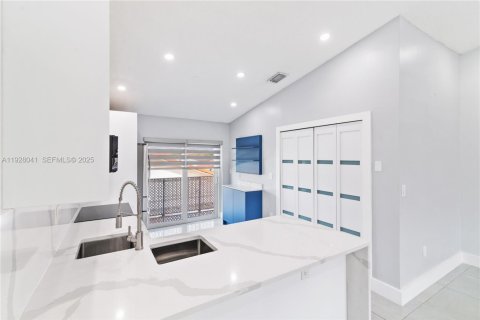 Снять в аренду кондоминиум в Хайалиа, Флорида 2 спальни, 91.97м2, № 1988255 - фото 12