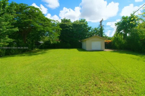 House in Miami, Florida 3 bedrooms, 154.22 sq.m. № 1949290 - photo 7