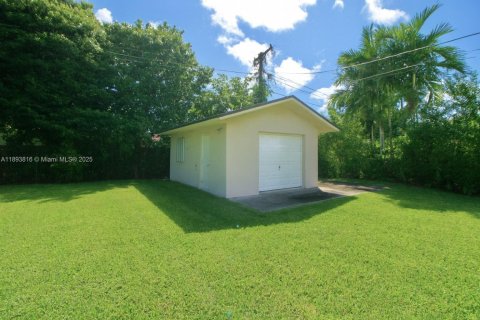 House in Miami, Florida 3 bedrooms, 154.22 sq.m. № 1949290 - photo 11