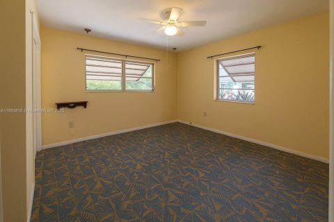 House in Miami, Florida 3 bedrooms, 154.22 sq.m. № 1949290 - photo 22