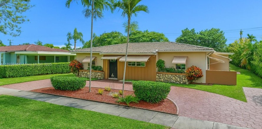 House in Miami, Florida 3 bedrooms, 154.22 sq.m. № 1949290