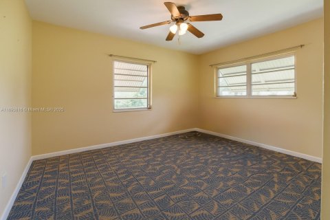 House in Miami, Florida 3 bedrooms, 154.22 sq.m. № 1949290 - photo 27