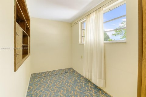 House in Miami, Florida 3 bedrooms, 154.22 sq.m. № 1949290 - photo 21