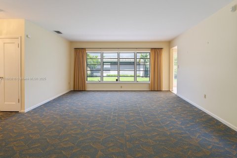 House in Miami, Florida 3 bedrooms, 154.22 sq.m. № 1949290 - photo 14