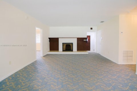 House in Miami, Florida 3 bedrooms, 154.22 sq.m. № 1949290 - photo 15