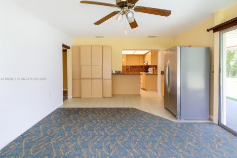 House in Miami, Florida 3 bedrooms, 154.22 sq.m. № 1949290 - photo 18