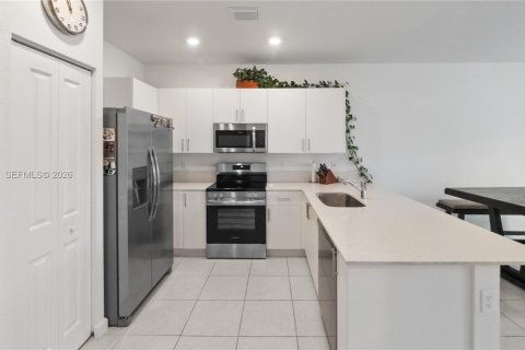 Touwnhouse à vendre à Lauderhill, Floride: 3 chambres, 151.99 m2 № 2025399 - photo 4