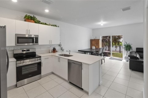 Touwnhouse à vendre à Lauderhill, Floride: 3 chambres, 151.99 m2 № 2025399 - photo 3