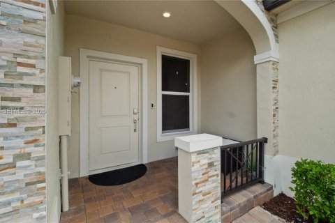 Touwnhouse à vendre à Lauderhill, Floride: 3 chambres, 151.99 m2 № 2025399 - photo 2