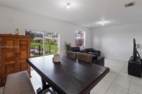 Touwnhouse à vendre à Lauderhill, Floride: 3 chambres, 151.99 m2 № 2025399 - photo 11