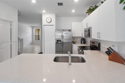 Touwnhouse à vendre à Lauderhill, Floride: 3 chambres, 151.99 m2 № 2025399 - photo 5