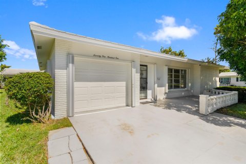 Villa ou maison à vendre à Tamarac, Floride: 2 chambres, 156.26 m2 № 2416137 - photo 14