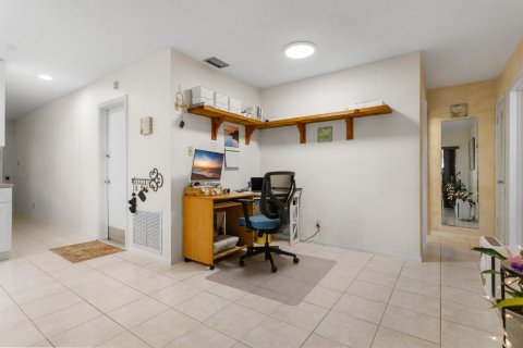 Villa ou maison à vendre à Tamarac, Floride: 2 chambres, 156.26 m2 № 2416137 - photo 25