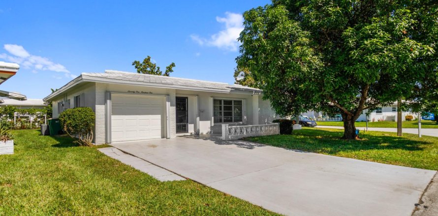 Villa ou maison à Tamarac, Floride 2 chambres, 156.26 m2 № 2416137