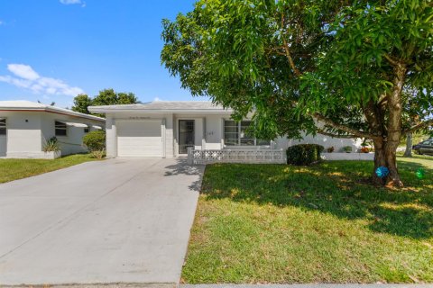 Villa ou maison à vendre à Tamarac, Floride: 2 chambres, 156.26 m2 № 2416137 - photo 2