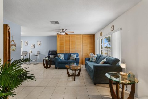 Villa ou maison à vendre à Tamarac, Floride: 2 chambres, 156.26 m2 № 2416137 - photo 16