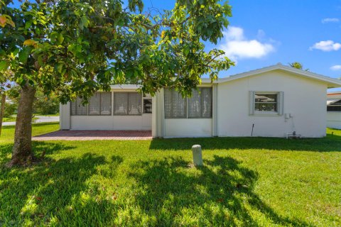 Villa ou maison à vendre à Tamarac, Floride: 2 chambres, 156.26 m2 № 2416137 - photo 4