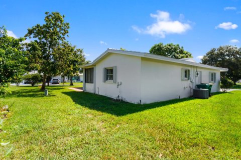 Villa ou maison à vendre à Tamarac, Floride: 2 chambres, 156.26 m2 № 2416137 - photo 5