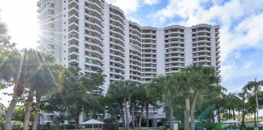 Кондоминиум с 2 спальнями в Авентура, Флорида № 2048618