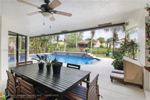 Casa en venta en Coral Springs, Florida, 5 dormitorios, 242.47 m2 № 1993382 - foto 12