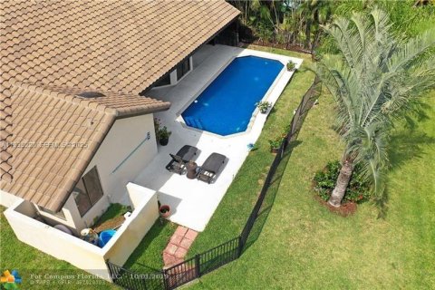 Casa en venta en Coral Springs, Florida, 5 dormitorios, 242.47 m2 № 1993382 - foto 13