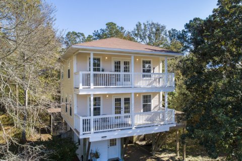 House in Freeport, Florida 2 bedrooms, 119.29 sq.m. № 562409 - photo 1