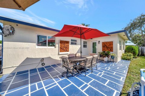 Casa en venta en Oakland Park, Florida, 3 dormitorios, 122.63 m2 № 1967468 - foto 7