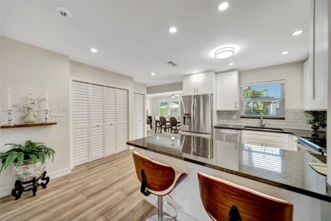 Casa en venta en Oakland Park, Florida, 3 dormitorios, 122.63 m2 № 1967468 - foto 11