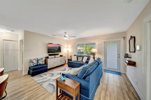 Casa en venta en Oakland Park, Florida, 3 dormitorios, 122.63 m2 № 1967468 - foto 13