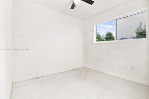 Villa ou maison à vendre à Miami, Floride: 5 chambres, 104.05 m2 № 2412042 - photo 24