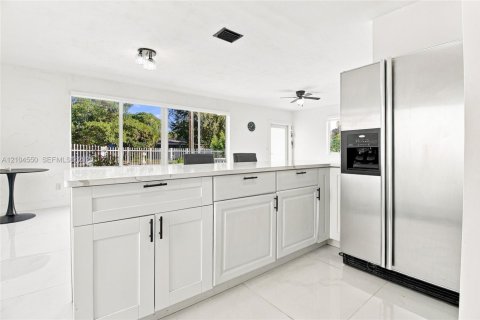 Villa ou maison à vendre à Miami, Floride: 5 chambres, 104.05 m2 № 2412042 - photo 19