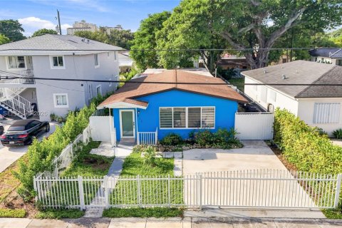 Villa ou maison à vendre à Miami, Floride: 5 chambres, 104.05 m2 № 2412042 - photo 3