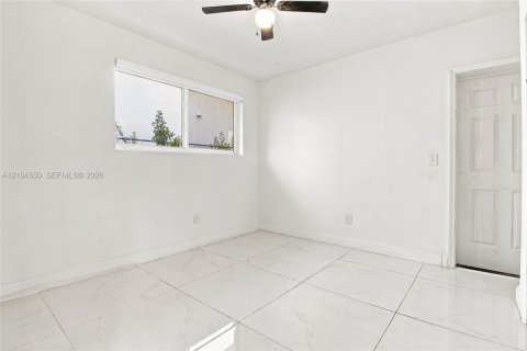 Villa ou maison à vendre à Miami, Floride: 5 chambres, 104.05 m2 № 2412042 - photo 26