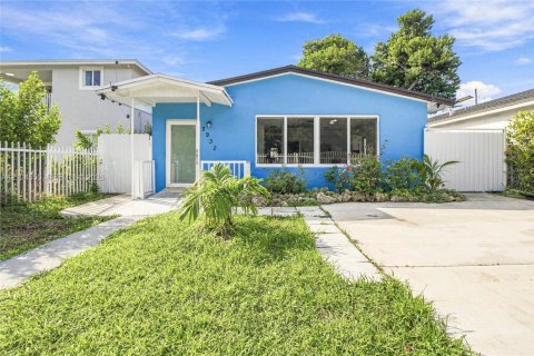 Villa ou maison à Miami, Floride 5 chambres, 104.05 m2 № 2412042
