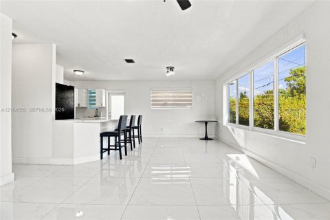 Villa ou maison à vendre à Miami, Floride: 5 chambres, 104.05 m2 № 2412042 - photo 11